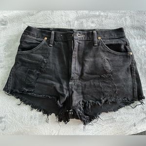 Black Wrangler Jean Shorts w/ Rip Detailing (31x34)